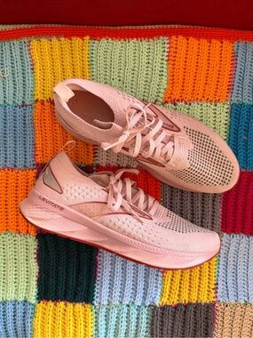 Brooks Levitate Women’s Light Pink Running Shoes